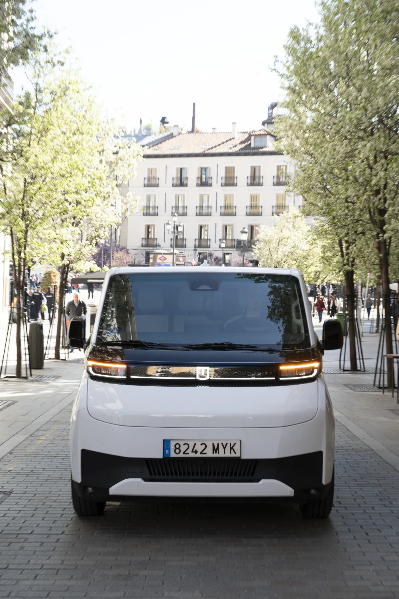 Farizon SV aparcada en una calle céntrica de Madrid